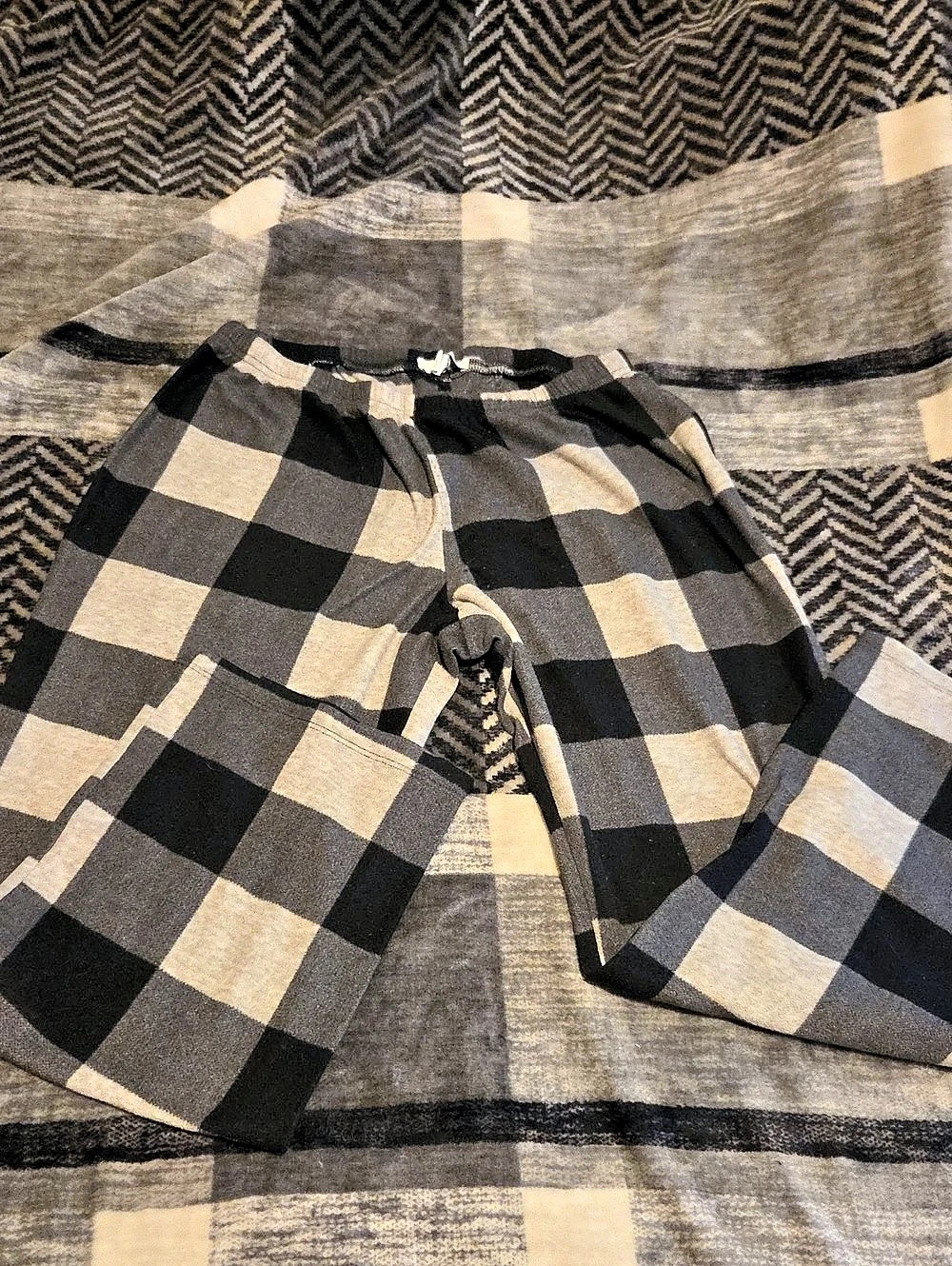 Sonoma Goods For Life Checkered Straight Leg PjPants in Black & Gray Size Medium